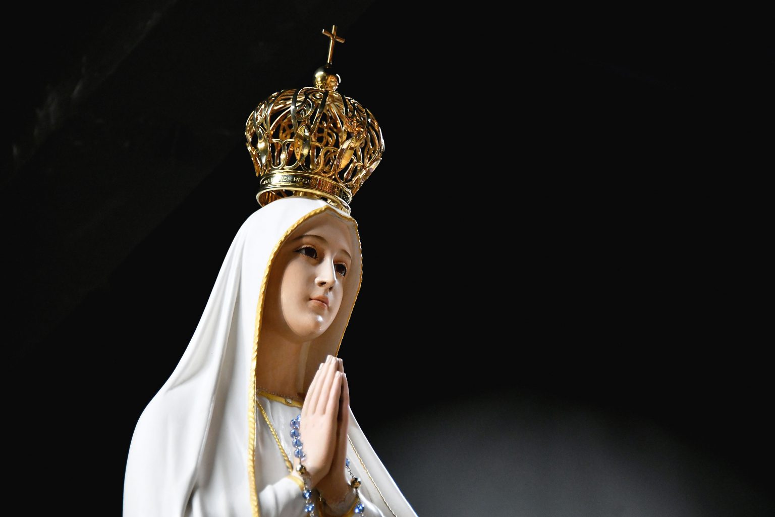 Load video: Light  candle in Fatima